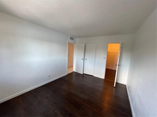 Building Photo - 2437 NW 39th Ter