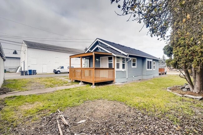 Building Photo - Updated 2BR Home in Marysville – Spacious Garage, Decks & RV Parking