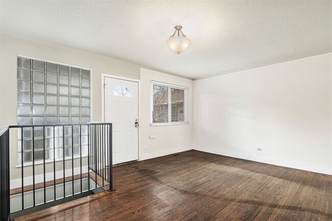 Foto del edificio - Spacious 3 bed 2 bath home in Denver