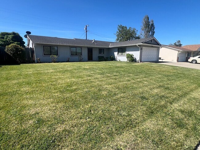 Foto del edificio - Orcutt Single Story Home With Large Yard a...