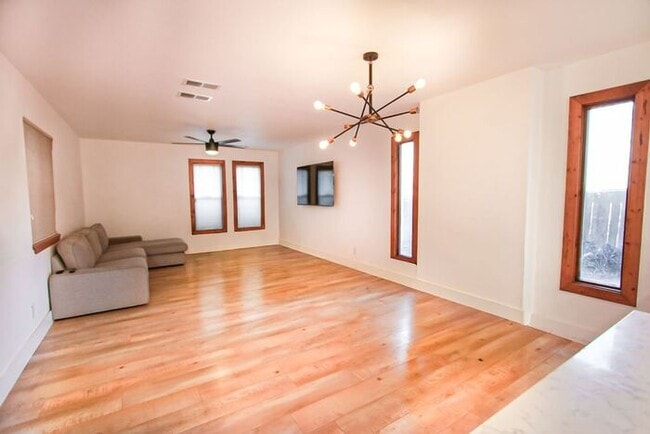 Building Photo - Modern 3 Bed Home for Rent in Riverside CA 92507 Garage Available