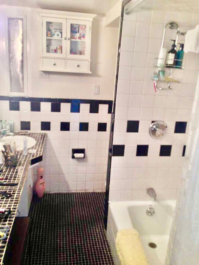 Foto del edificio - 143 Huntington St