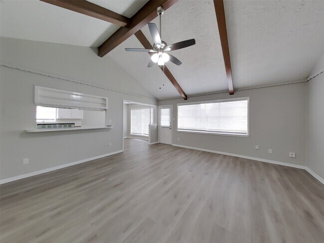 Foto del edificio - 16311 Green Shade Dr