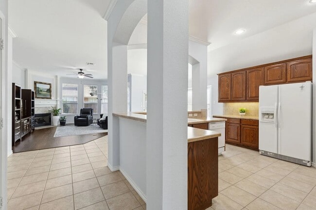Kitchen 1 - 5900 Parkplace Dr