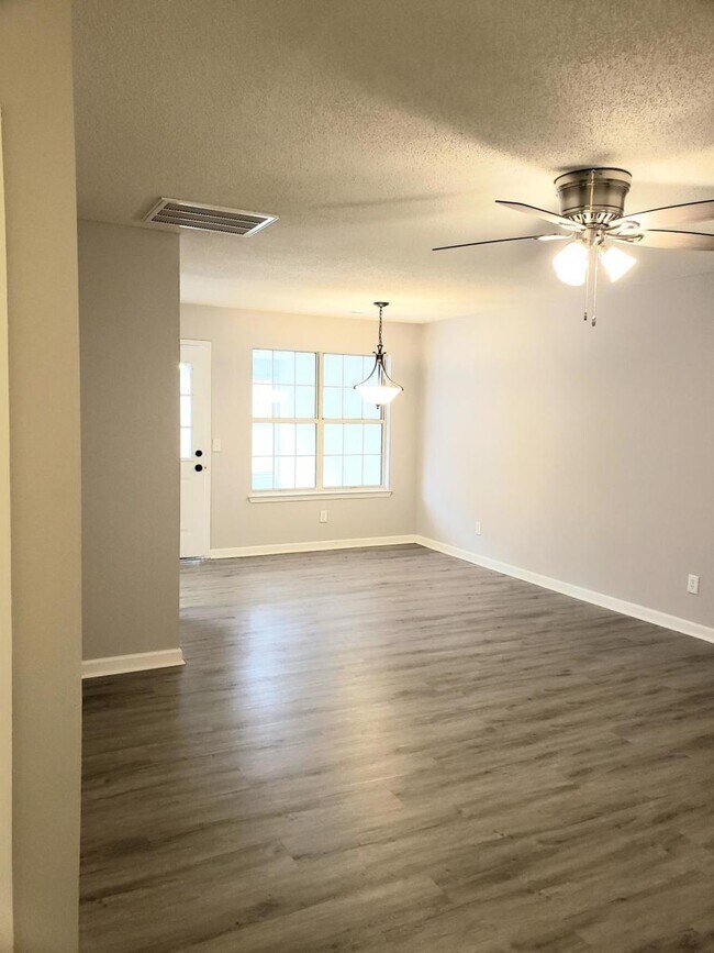 Building Photo - 1227 Lenny Ln
