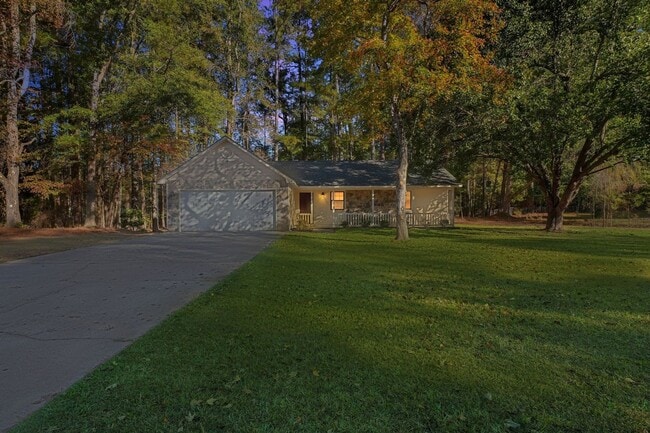 Building Photo - 165 Paces Dr