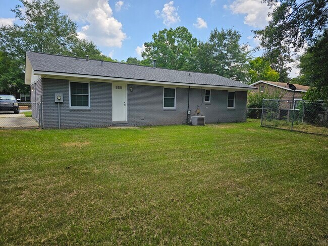 Building Photo - 5371 Delray Dr