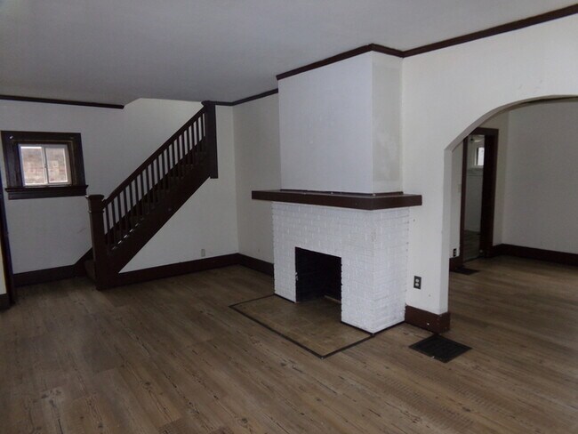 Building Photo - Charming 3 Bed 1 Bath Home