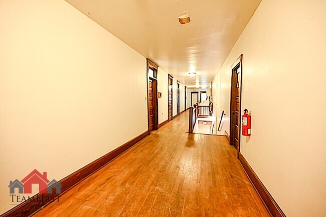 Foto del edificio - 205 N Maple St