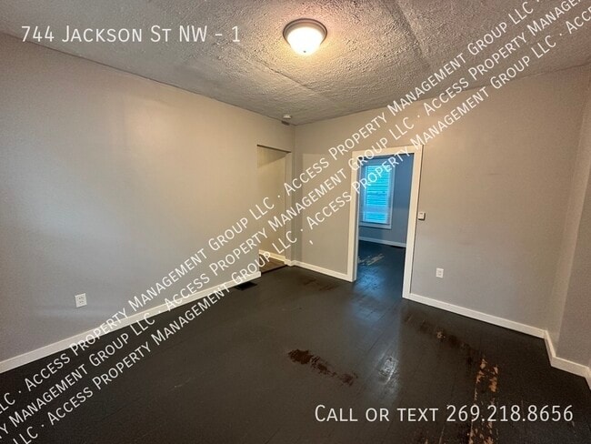 Building Photo - 744 Jackson St NW