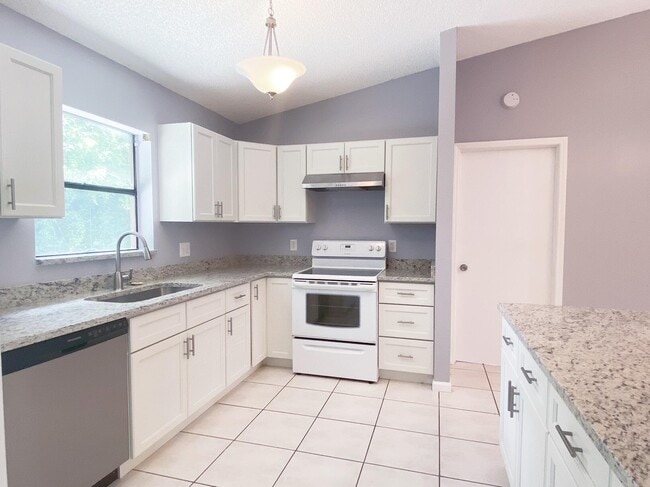 Building Photo - 4669 Pine Grove Dr