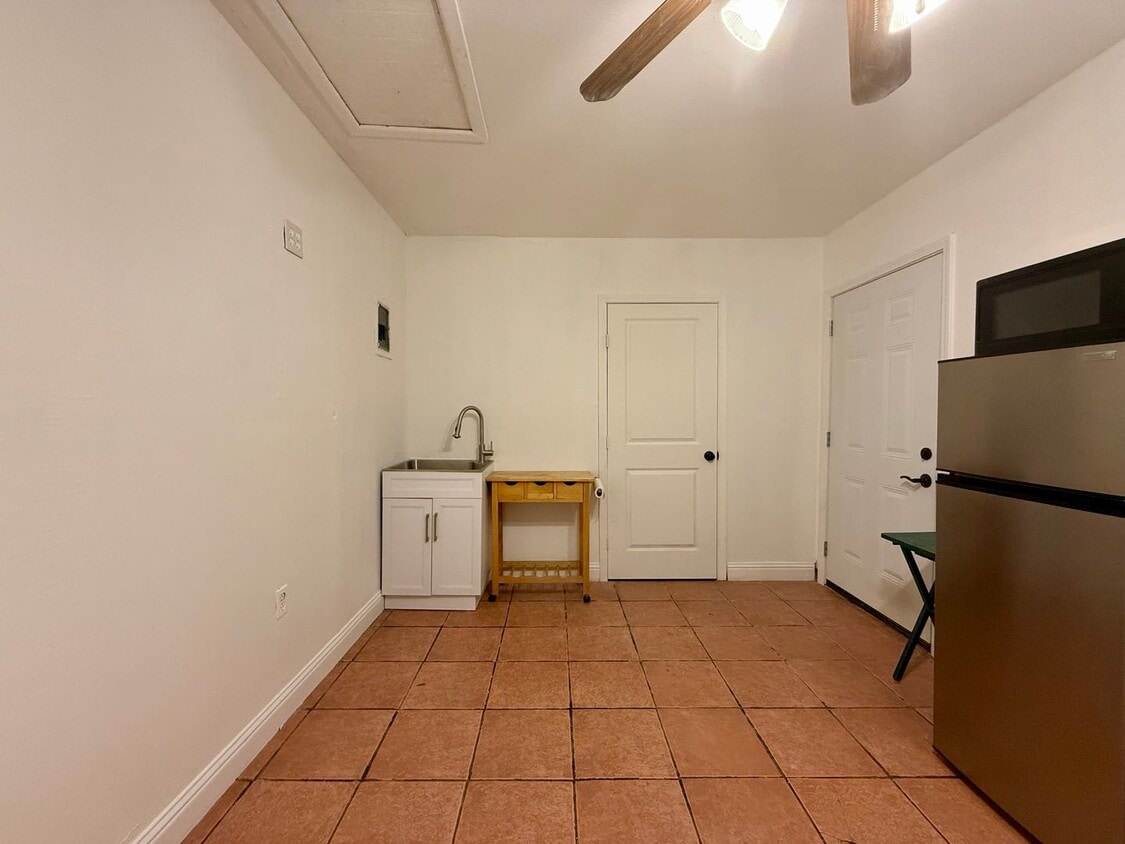 Building Photo - 12014 El Sendero St
