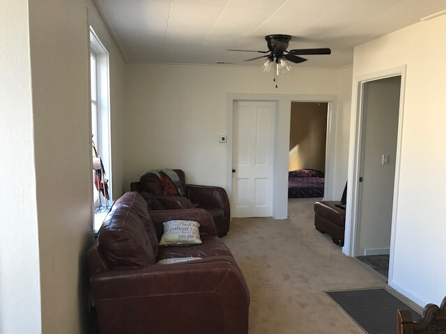 Building Photo - Recently remodeled 2 bed 1 bath