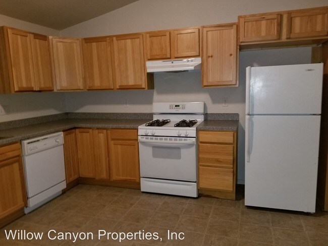 Foto del edificio - 3 br, 2 bath House - 674 SE Sugar Pine Way
