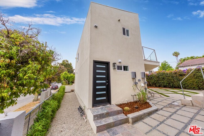 Foto del edificio - 2141 Kerwood Ave