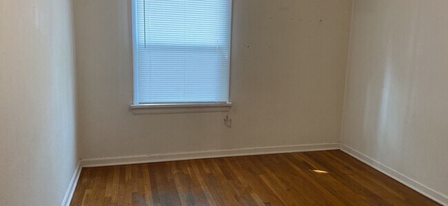 Building Photo - 630 SE Steptoe St