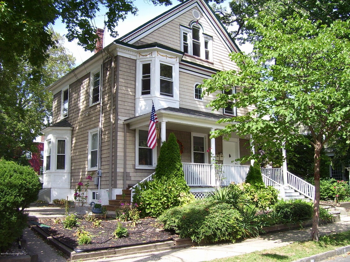 1407 Bond St, Asbury Park, NJ 07712 Townhome Rentals in Asbury Park