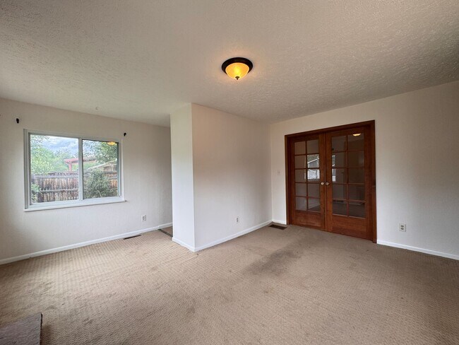 Building Photo - Great house in great location