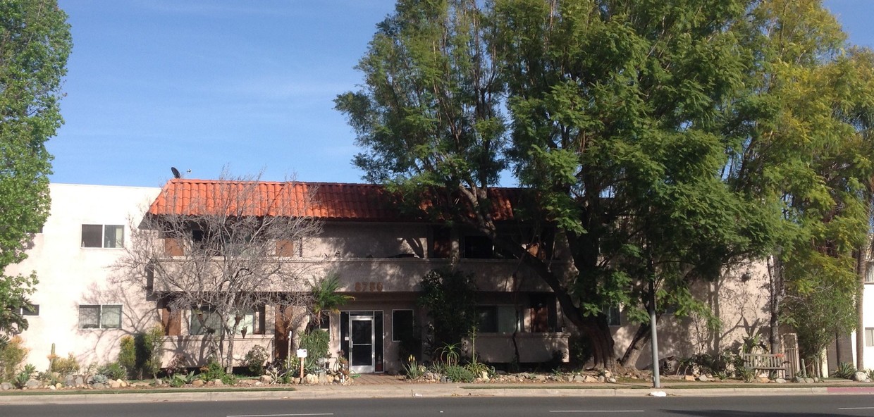 front of building - 8750 Topanga Canyon Blvd