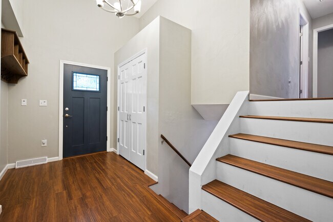 Foto del edificio - 2490 Coulterville Rd