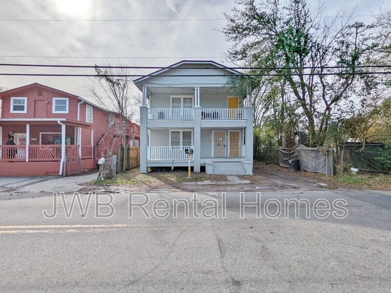 Primary Photo - 2054 Broadway Ave
