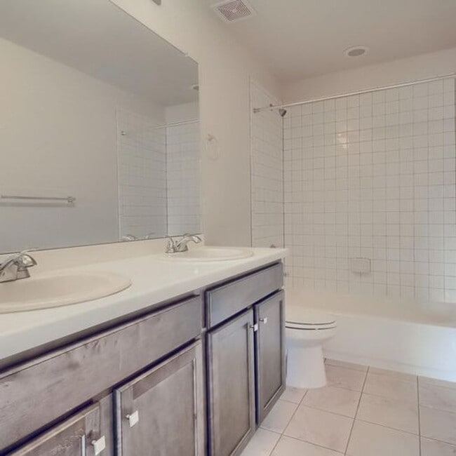 Building Photo - Desirable Thornton Living: Light and Bright 4-Bedroom Home in a Well-Cared-for Neighborhood