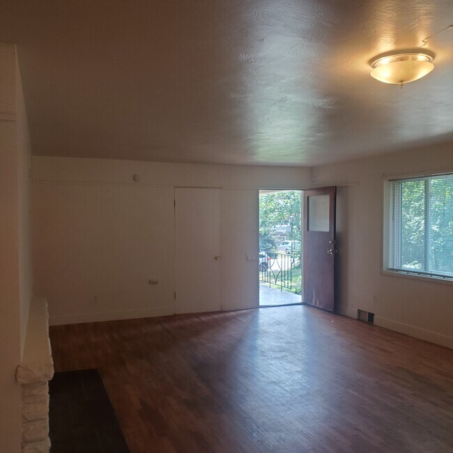 Building Photo - 745 18th St