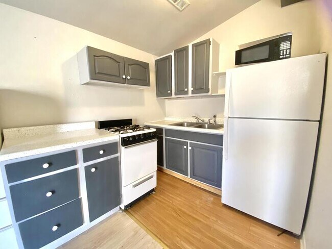 Foto del edificio - 1358 Zephyr St