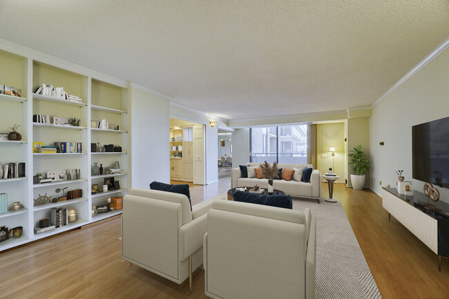 large unit with great layout - 1800 Old Meadow Rd