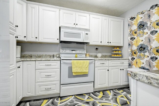 Building Photo - 5821 Spicewood Ln