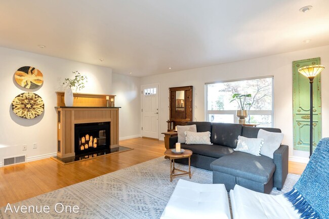 Building Photo - 2 br, 1.5 bath House - 4133 55th Ave SW
