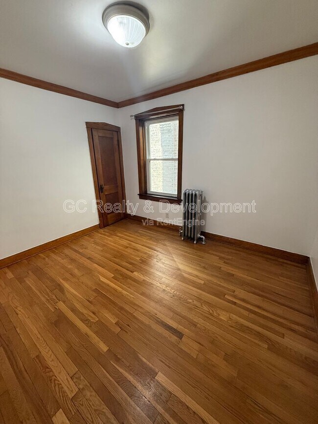 Building Photo - 2926 N Avers Ave