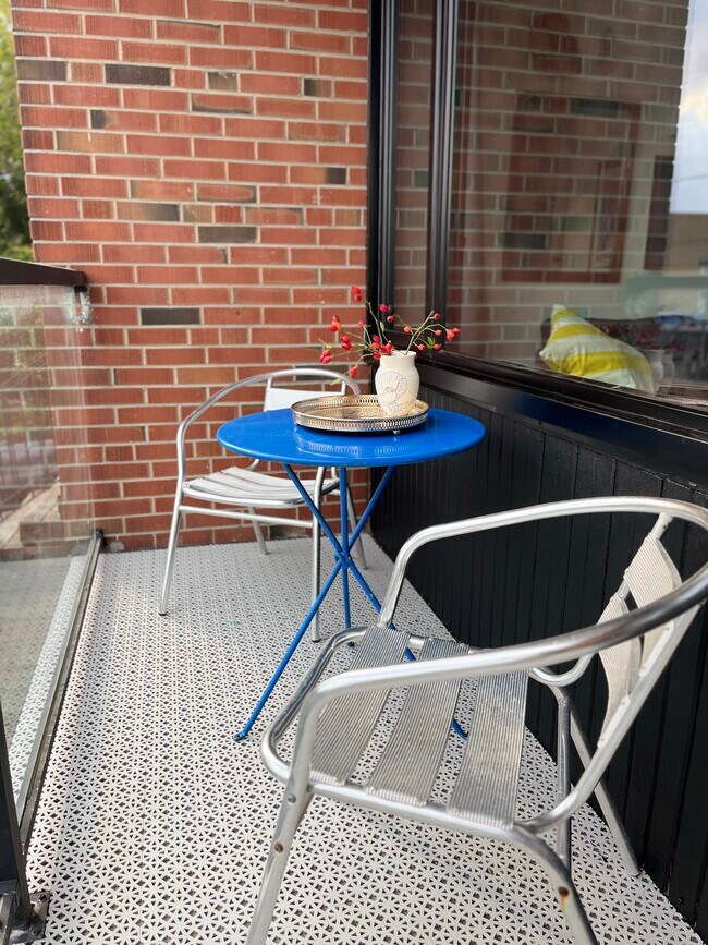 Building Photo - 1042 Davenport Rd