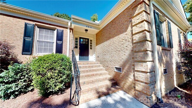 Building Photo - 6810 Rosemary Ln