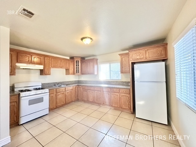 Building Photo - 119 W 94th St
