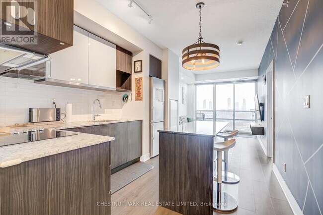 Building Photo - 99 The Donway W