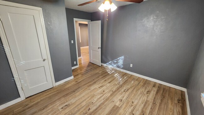 Foto del edificio - Beautiful 2 bedroom house with granite and...