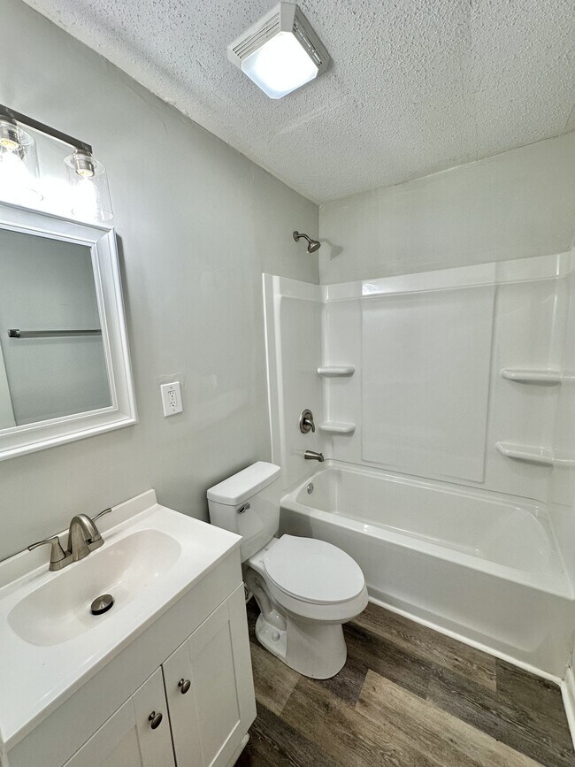 Foto del edificio - 724 Illinois Rd