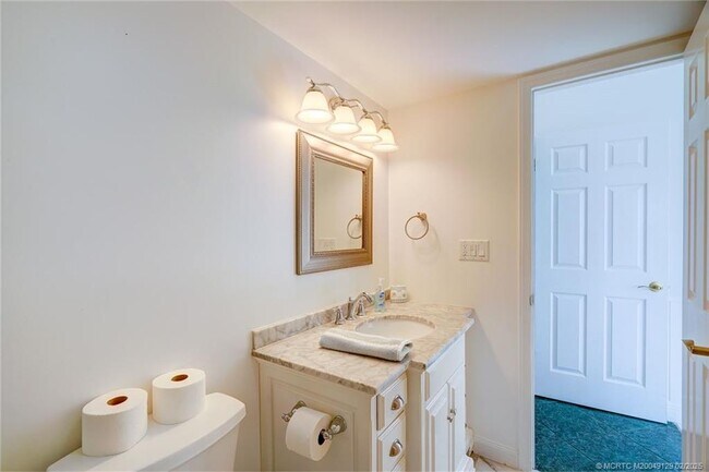 Foto del edificio - 1289 NE Ocean Blvd