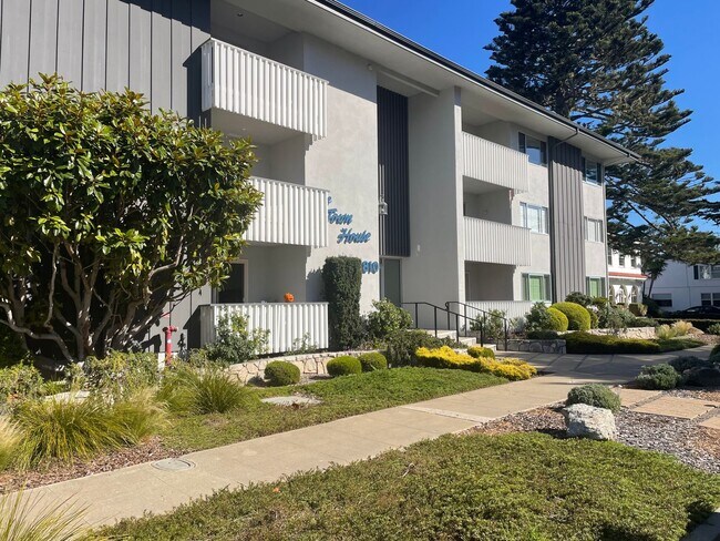 Building Photo - 2 Bedroom Downtown Condo in PG!