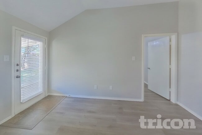 Building Photo - 12212 Rolling Ridge Dr