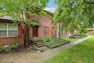 Building Photo - 377 Huntington Ridge Dr