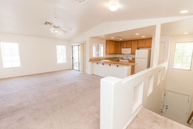 Foto del edificio - Available! 2 Bedroom Townhome inside Pacif...