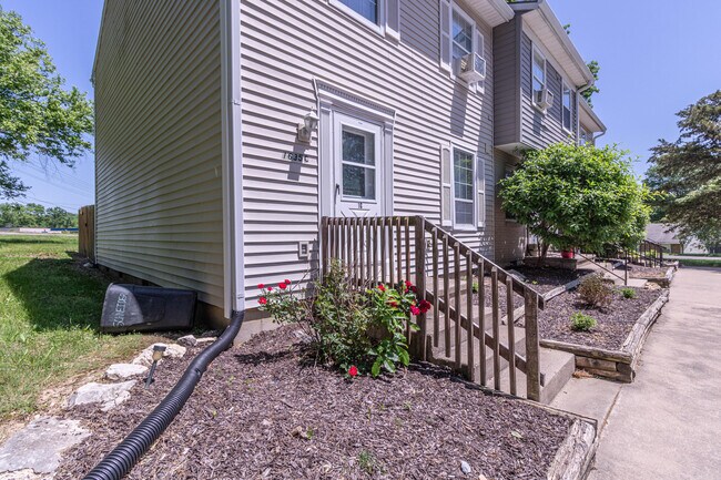 Building Photo - 1635A W Amos Dr
