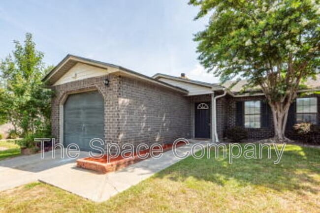 Building Photo - 404 Erskine St