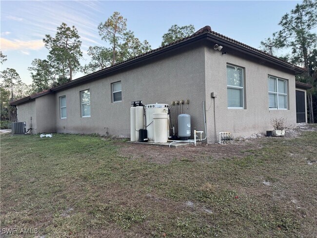 Foto del edificio - 871 Desoto Blvd S