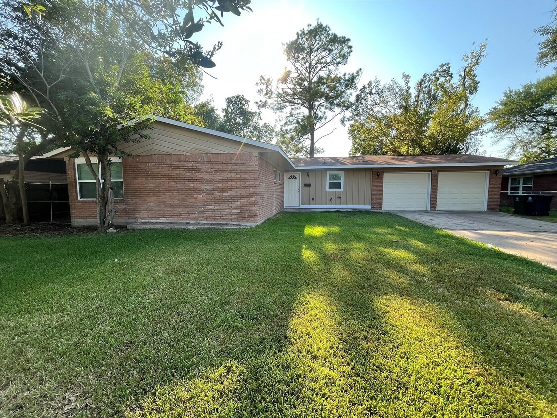 Primary Photo - 14410 Castlereagh Dr