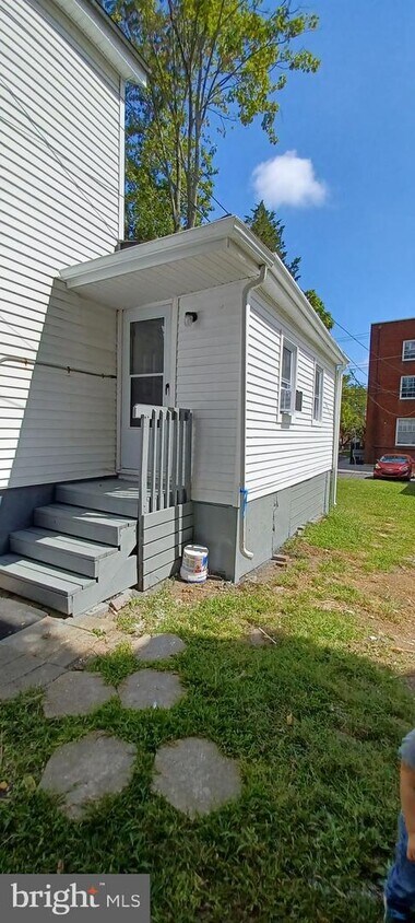 Building Photo - 41 S Governors Ave