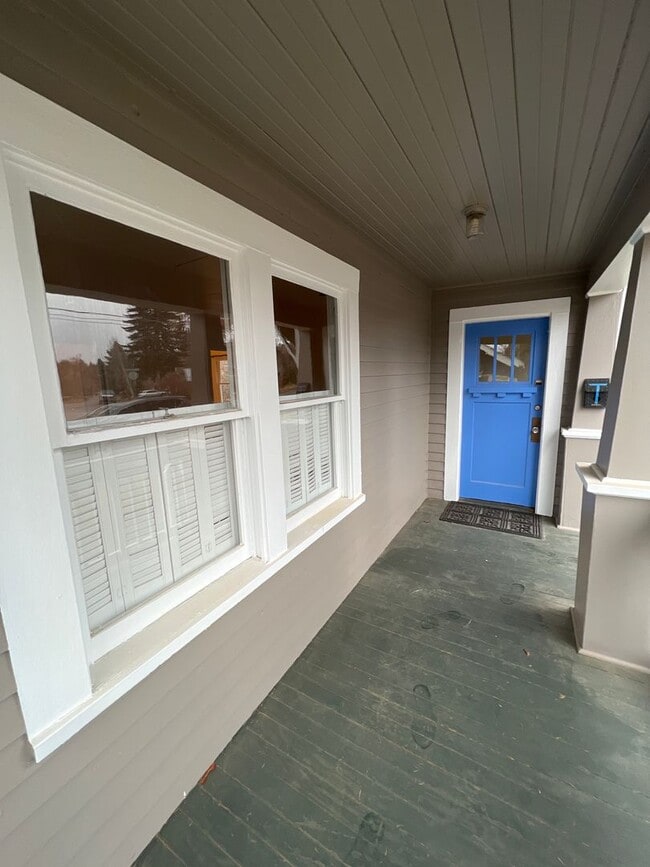 Foto del edificio - Remodeled DOWNTOWN Bend House, Newer Flooring/Paint/Appliances, Gas heat, Small Garage, Fenced Yard