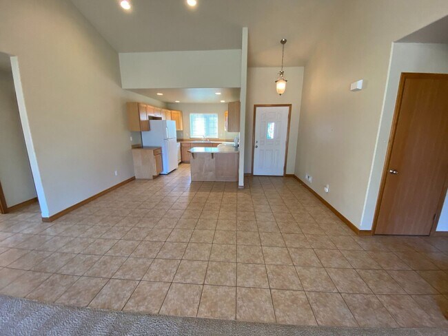 Building Photo - Nice 3 Bed, 2 Bath Home!
